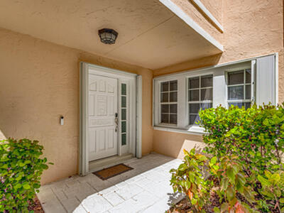 17 Selby Lane, Palm Beach Gardens, FL 33418