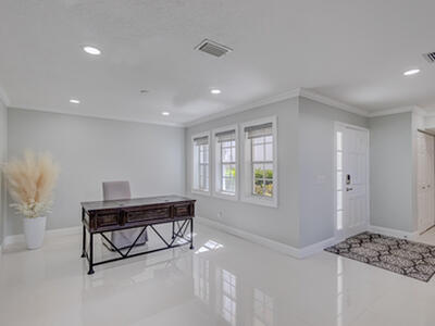 17 Selby Lane, Palm Beach Gardens, FL 33418