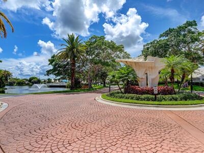 17 Selby Lane, Palm Beach Gardens, FL 33418