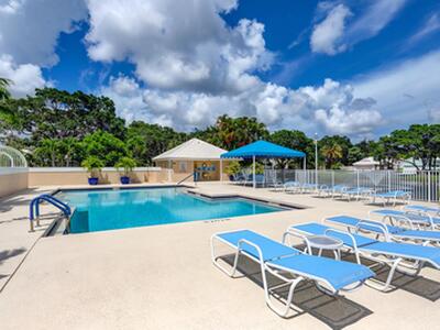 17 Selby Lane, Palm Beach Gardens, FL 33418