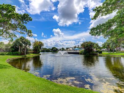 17 Selby Lane, Palm Beach Gardens, FL 33418