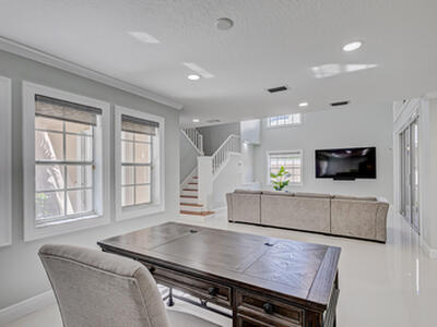 17 Selby Lane, Palm Beach Gardens, FL 33418