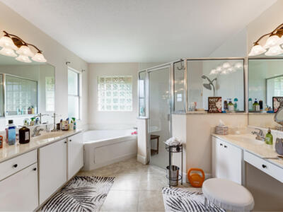 8671 155th Place N, Palm Beach Gardens, FL 33418