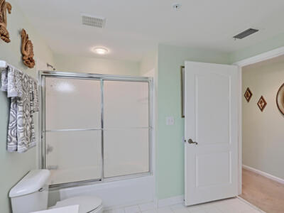 800 Uno Lago Drive, Juno Beach, FL 33408