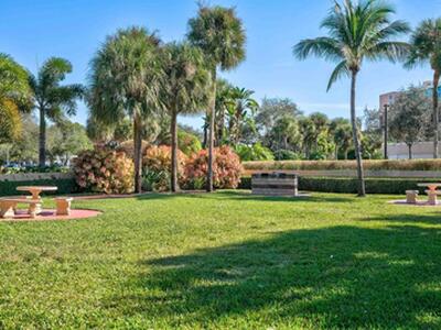 800 Uno Lago Drive, Juno Beach, FL 33408