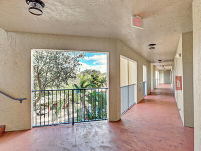 800 Uno Lago Drive, Juno Beach, FL 33408