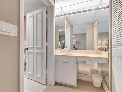 300 SE 5th Avenue, Boca Raton, FL 33432