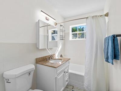 300 NE 7th Street, Boca Raton, FL 33432