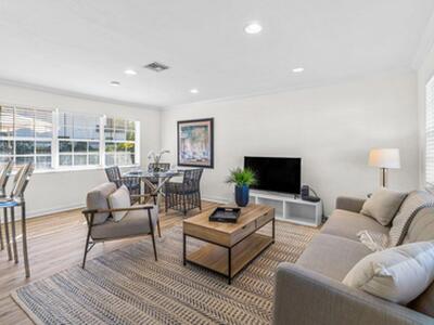 300 NE 7th Street, Boca Raton, FL 33432