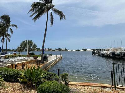 107 Yacht Club Way, Hypoluxo, FL 33462