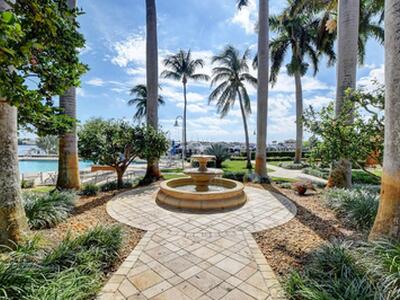 107 Yacht Club Way, Hypoluxo, FL 33462