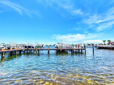 107 Yacht Club Way, Hypoluxo, FL 33462
