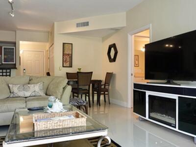 806 E Windward Way, Lantana, FL 33462