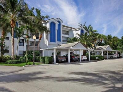 123 Bay Colony Drive N