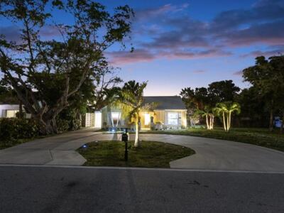 727 S Lake Drive