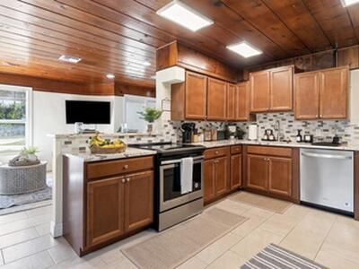 727 S Lake Drive, Lantana, FL 33462