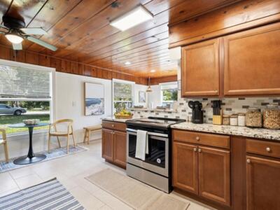 727 S Lake Drive, Lantana, FL 33462
