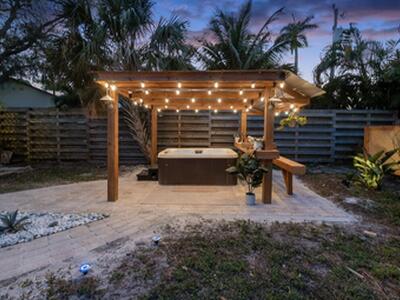 727 S Lake Drive, Lantana, FL 33462