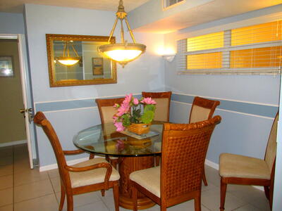 10 Colonial Club 101 Drive, Boynton Beach, FL 33435