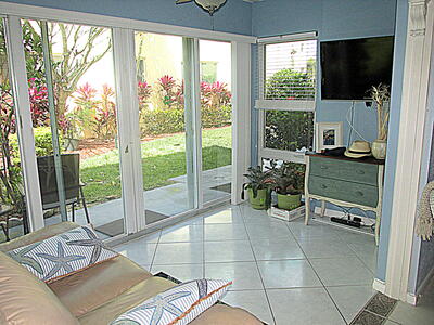 10 Colonial Club 101 Drive, Boynton Beach, FL 33435