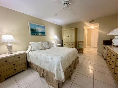 10 Colonial Club 101 Drive, Boynton Beach, FL 33435