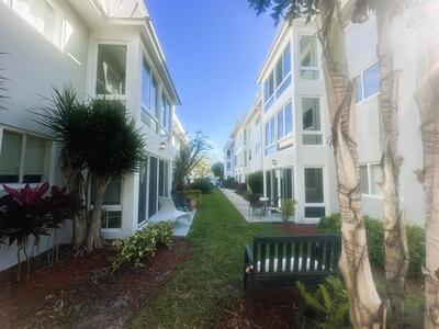 10 Colonial Club 101 Drive, Boynton Beach, FL 33435
