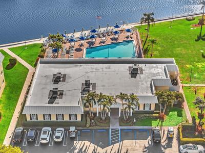 10 Colonial Club 101 Drive, Boynton Beach, FL 33435