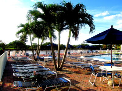 10 Colonial Club 101 Drive, Boynton Beach, FL 33435