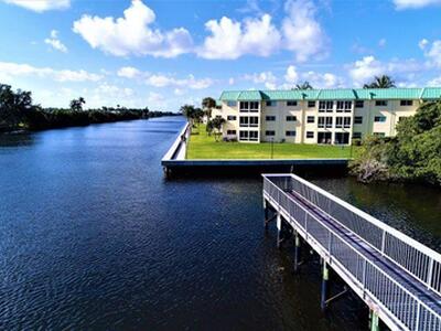10 Colonial Club 101 Drive, Boynton Beach, FL 33435