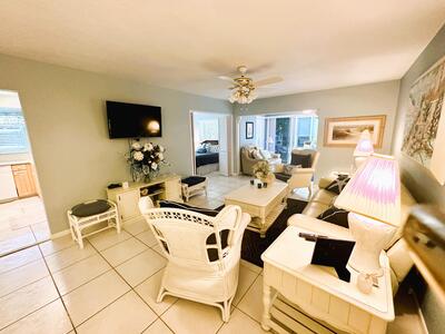 10 Colonial Club 101 Drive, Boynton Beach, FL 33435