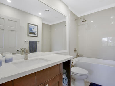 533 Club Drive, Palm Beach Gardens, FL 33418