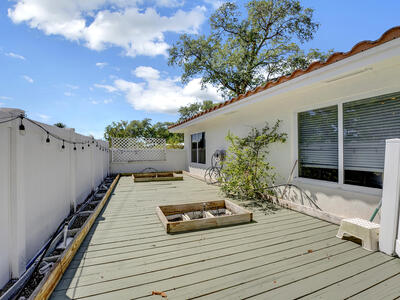 701 W Royal Palm Road, Boca Raton, FL 33486