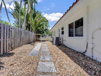 701 W Royal Palm Road, Boca Raton, FL 33486
