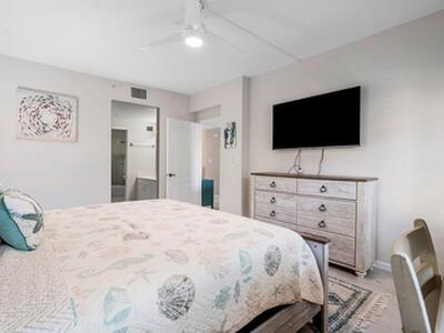 300 Uno Lago Drive, Juno Beach, FL 33408