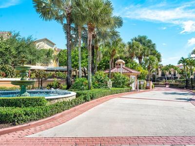 300 Uno Lago Drive, Juno Beach, FL 33408