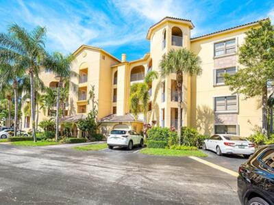 300 Uno Lago Drive, Juno Beach, FL 33408