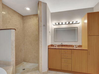 1620 Presidential Way, West Palm Beach, FL 33401