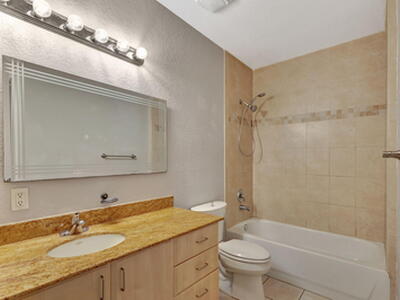 1620 Presidential Way, West Palm Beach, FL 33401