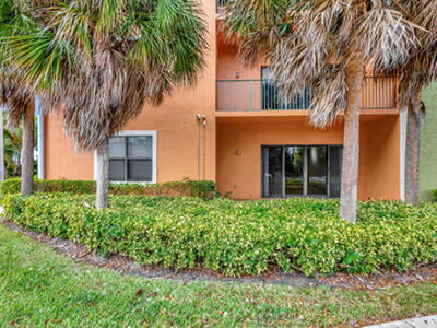 1620 Presidential Way, West Palm Beach, FL 33401