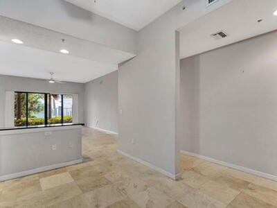 1620 Presidential Way, West Palm Beach, FL 33401