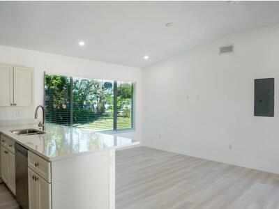 121 S Lake Drive, Lantana, FL 33462