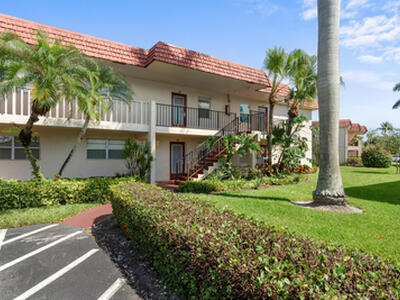 32 Abbey Lane, Delray Beach, FL 33446