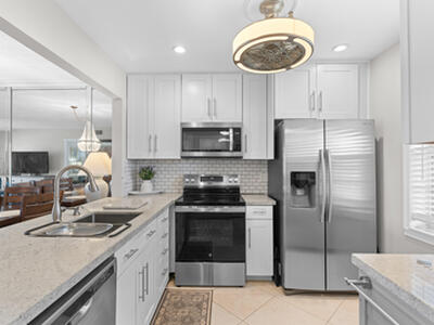 32 Abbey Lane, Delray Beach, FL 33446