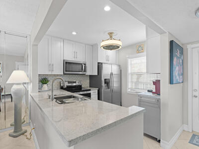 32 Abbey Lane, Delray Beach, FL 33446