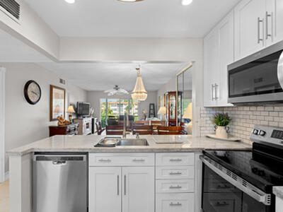 32 Abbey Lane, Delray Beach, FL 33446