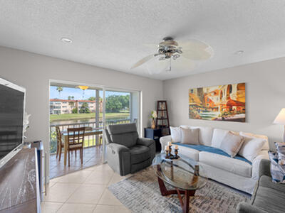 32 Abbey Lane, Delray Beach, FL 33446