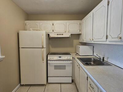 289 Camden L, West Palm Beach, FL 33417
