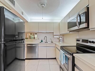 5380 Cedar Lake 304 Drive, Boynton Beach, FL 33437
