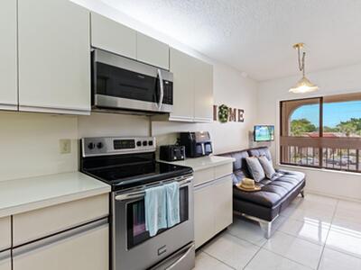 5380 Cedar Lake 304 Drive, Boynton Beach, FL 33437