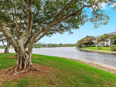 5380 Cedar Lake 304 Drive, Boynton Beach, FL 33437